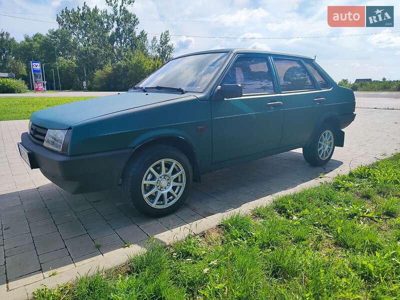 Седан ВАЗ / Lada 21099 2004 в Славуте