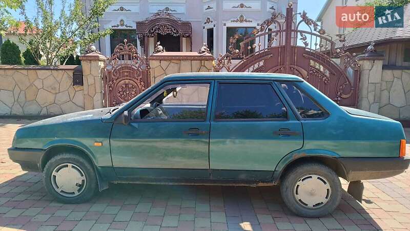 Седан ВАЗ / Lada 21099 2001 в Івано-Франківську