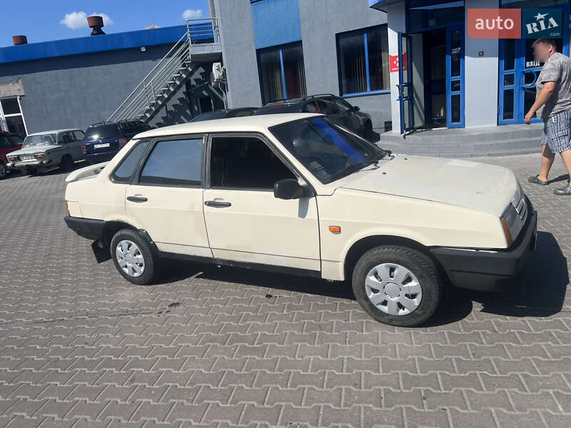 Седан ВАЗ / Lada 21099 1995 в Ровно