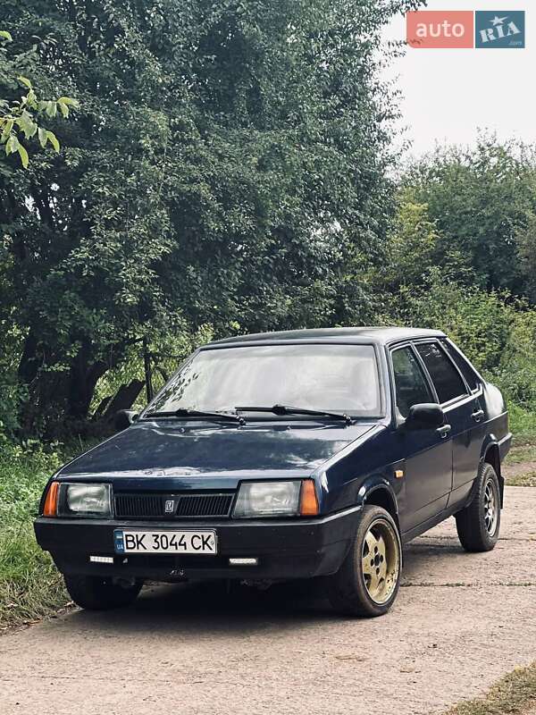 Седан ВАЗ / Lada 21099 2004 в Рівному