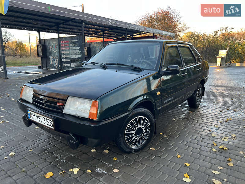 Седан ВАЗ 21099 2002 в  фото Седан ВАЗ 21099 2002 в