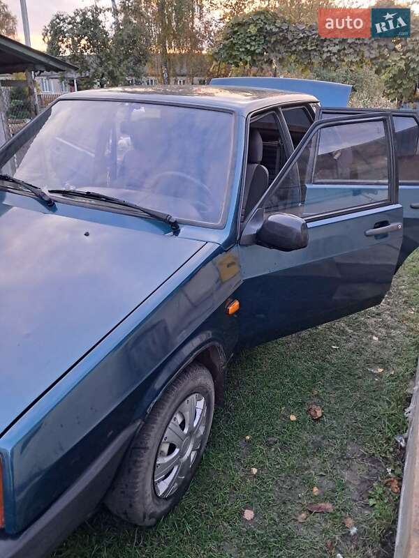 Седан ВАЗ / Lada 21099 2000 в Рівному