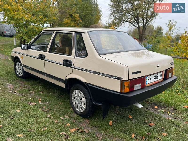 Седан ВАЗ / Lada 21099 1995 в Дубно