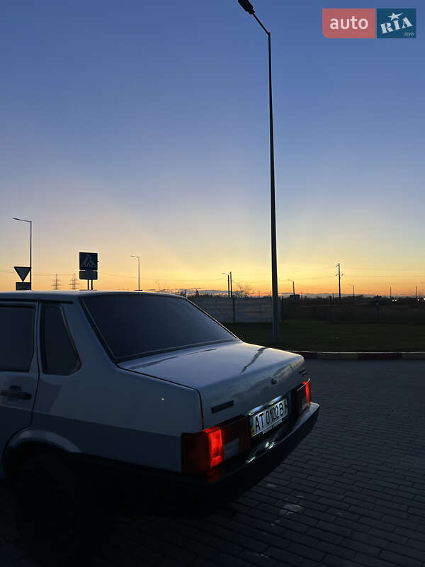 Седан ВАЗ / Lada 21099 2004 в Ивано-Франковске