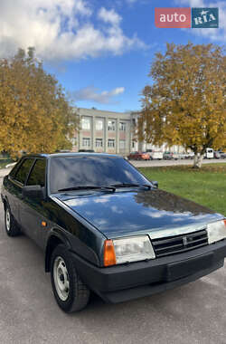 Седан ВАЗ 21099 2004 в Волочиске