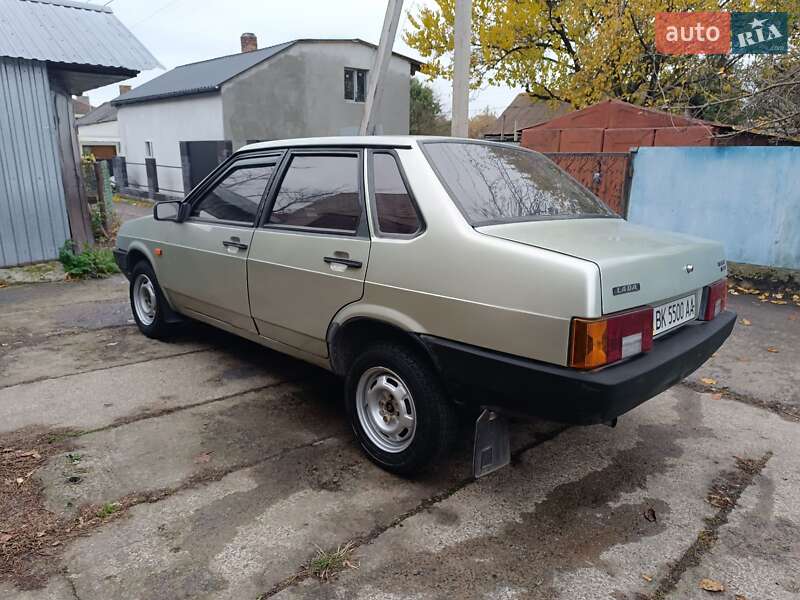 Седан ВАЗ / Lada 21099 2001 в Остроге фото 8 Седан ВАЗ / Lada 21099 2001 в Остроге