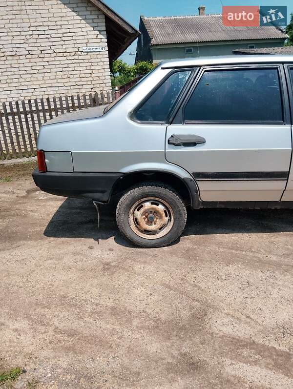 Седан ВАЗ / Lada 21099 2002 в Львове