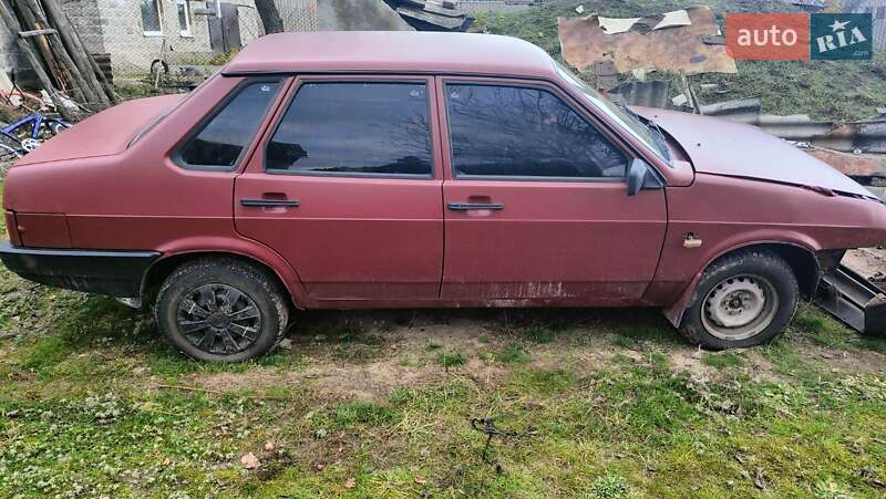 Седан ВАЗ / Lada 21099 1994 в Змиеве