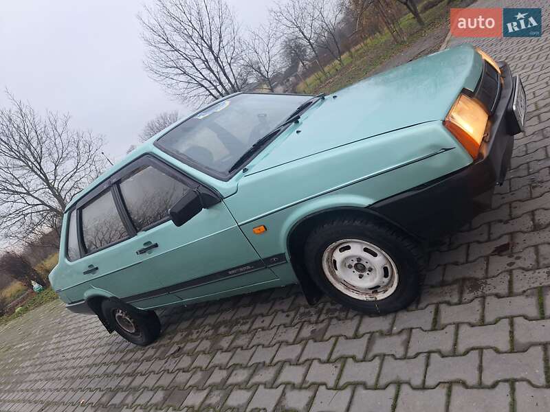 Седан ВАЗ / Lada 21099 2003 в Черновцах