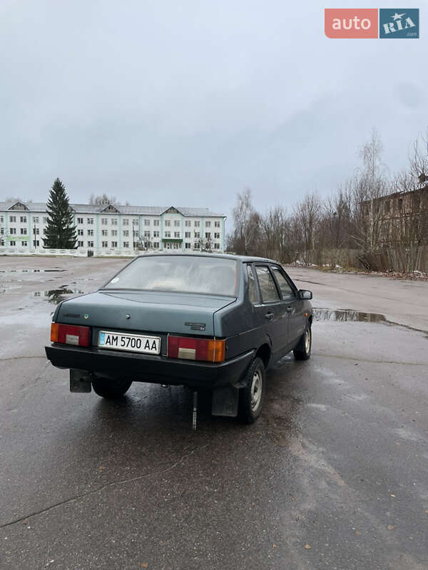 Седан ВАЗ / Lada 21099 2004 в Емильчине