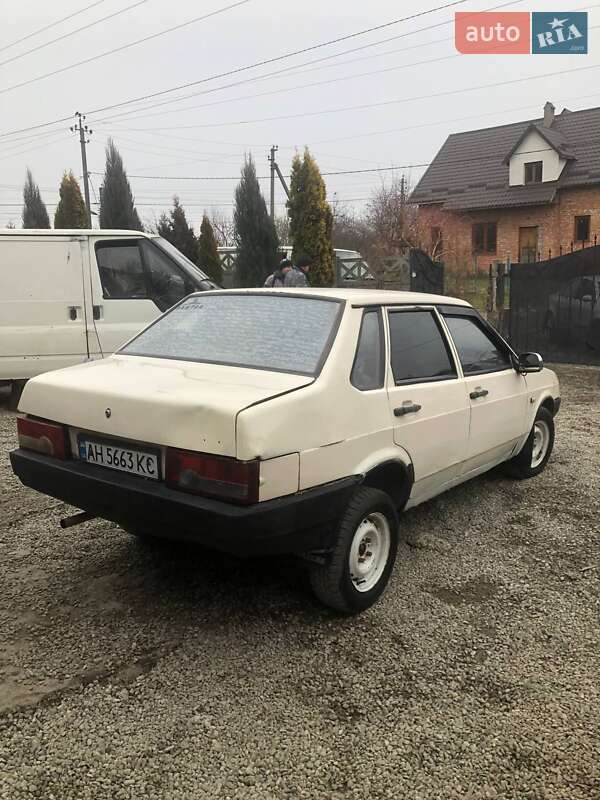 Седан ВАЗ / Lada 21099 1992 в Бурштыне