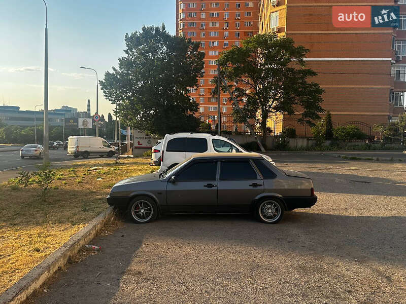 Седан ВАЗ / Lada 21099 2001 в Одесі