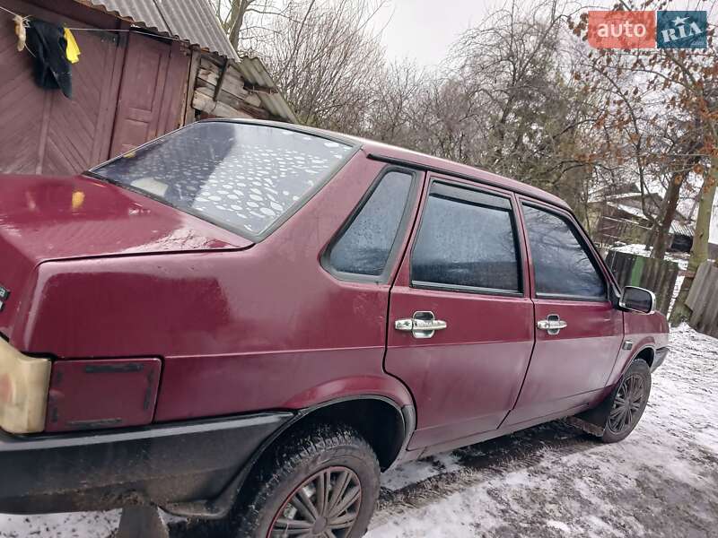 Седан ВАЗ / Lada 21099 2004 в Почаеве