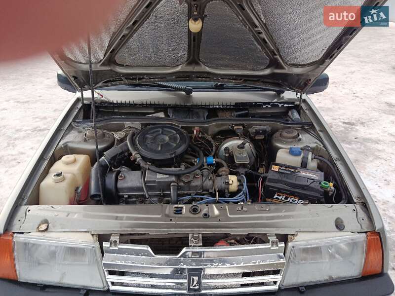 Седан ВАЗ / Lada 21099 2001 в Кривому Розі