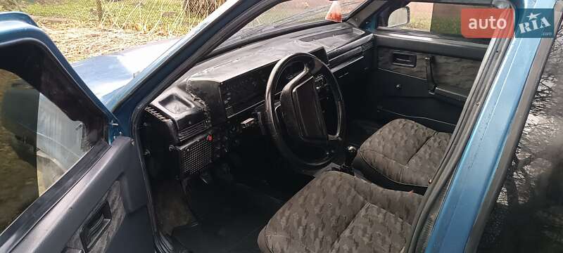 Седан ВАЗ / Lada 21099 2001 в Остроге