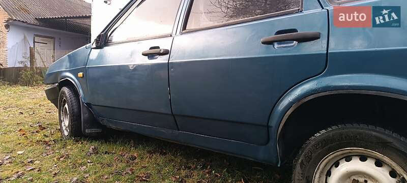 Седан ВАЗ / Lada 21099 2001 в Остроге