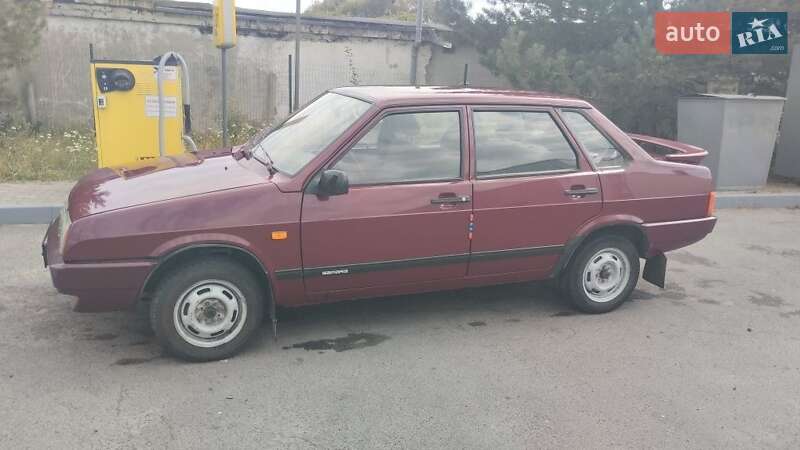 Седан ВАЗ / Lada 21099 2004 в Нетешине