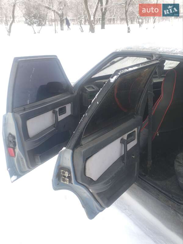 Седан ВАЗ / Lada 21099 2002 в Змиеве