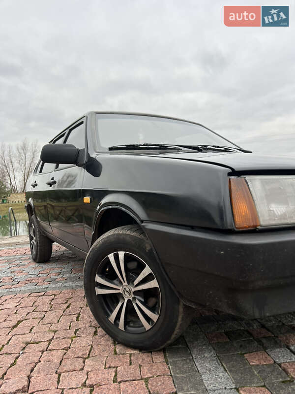 Седан ВАЗ / Lada 21099 2005 в Нововолынске