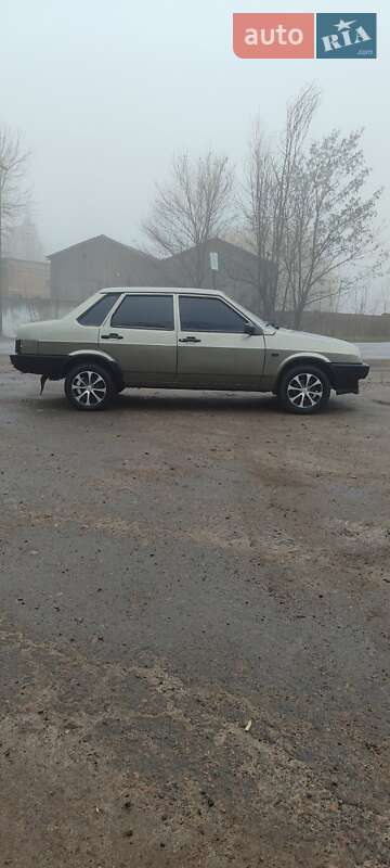 Седан ВАЗ / Lada 21099 2002 в Краснограде