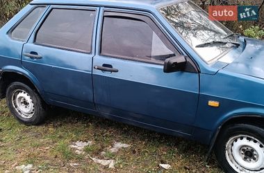 Седан ВАЗ 21099 2001 в Остроге