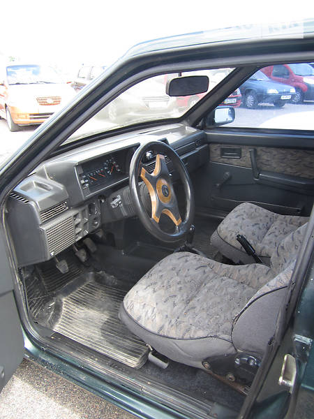 Хэтчбек ВАЗ / Lada 2109 2003 в Черкассах фото 5 Хэтчбек ВАЗ / Lada 2109 2003 в Черкассах