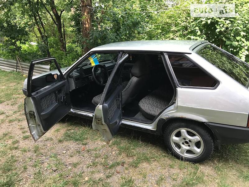 Хэтчбек ВАЗ / Lada 2109 2003 в Черновцах