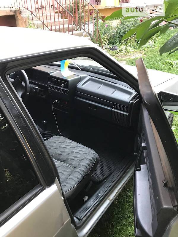 Хэтчбек ВАЗ / Lada 2109 2003 в Черновцах