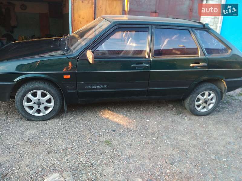 Хэтчбек ВАЗ / Lada 2109 2002 в Львове