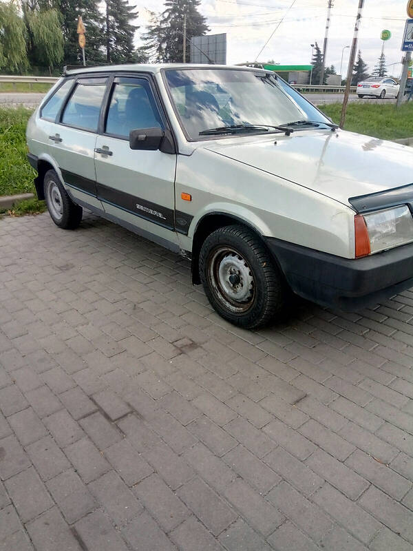 Хэтчбек ВАЗ / Lada 2109 2002 в Львове