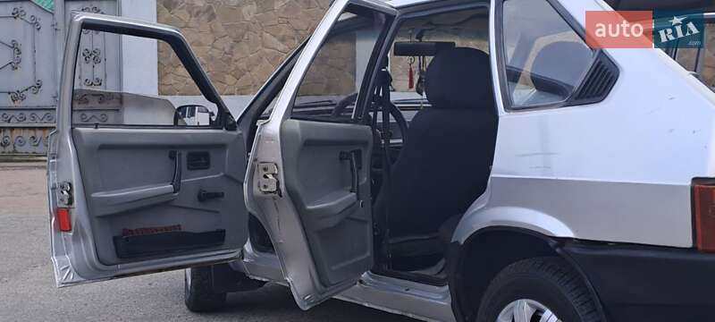 Хэтчбек ВАЗ / Lada 2109 1991 в Чернигове