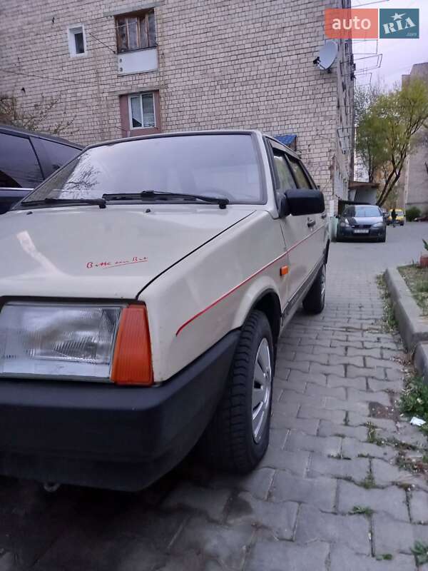 Хэтчбек ВАЗ / Lada 2109 1996 в Черновцах