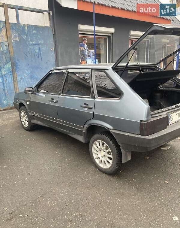 Хэтчбек ВАЗ / Lada 2109 2001 в Полтаве