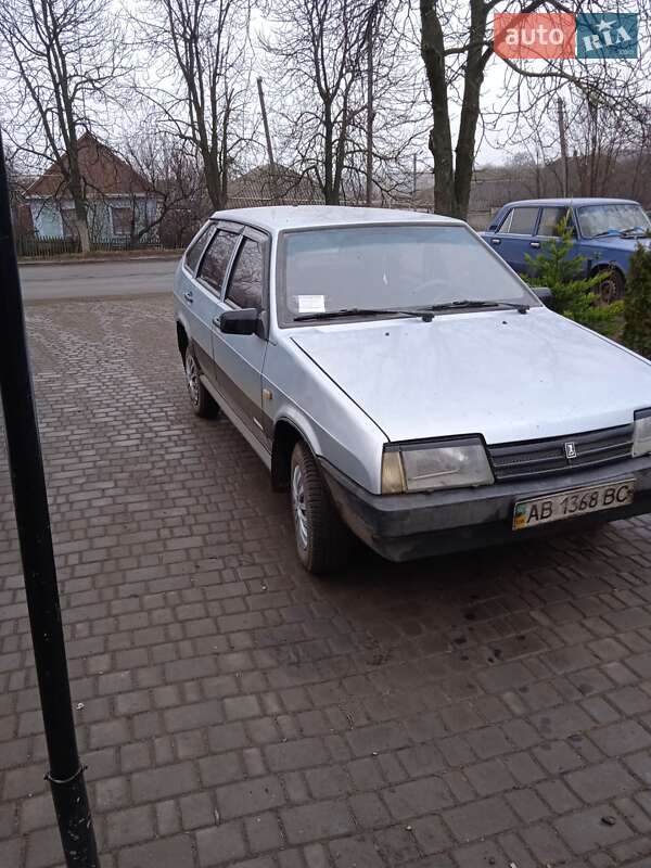 Хэтчбек ВАЗ / Lada 2109 1998 в Врадиевке