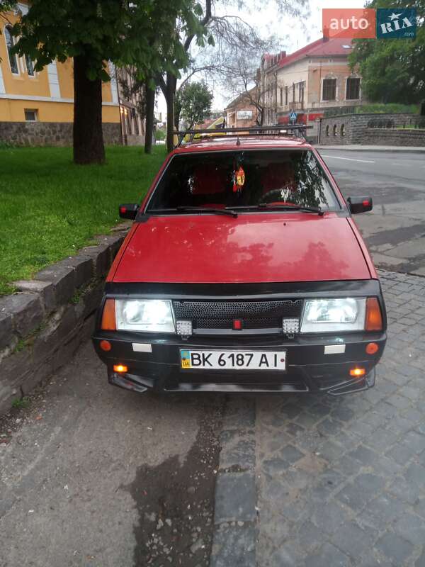 Хэтчбек ВАЗ / Lada 2109 1990 в Ужгороде фото Хэтчбек ВАЗ / Lada 2109 1990 в Ужгороде