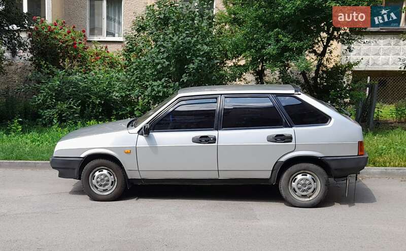 Хэтчбек ВАЗ / Lada 2109 2004 в Виннице