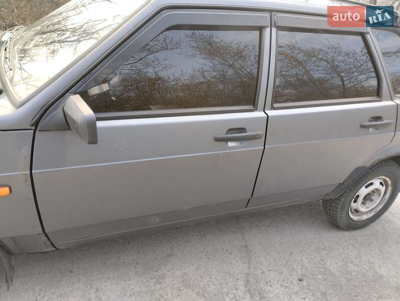 Хэтчбек ВАЗ / Lada 2109 2006 в Кременчуге фото 3 Хэтчбек ВАЗ / Lada 2109 2006 в Кременчуге