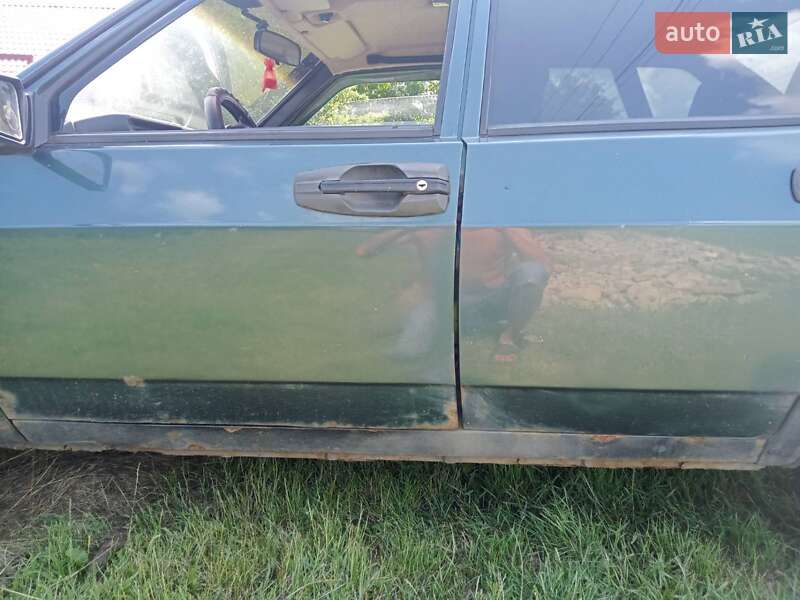 Хэтчбек ВАЗ / Lada 2109 2004 в Киеве