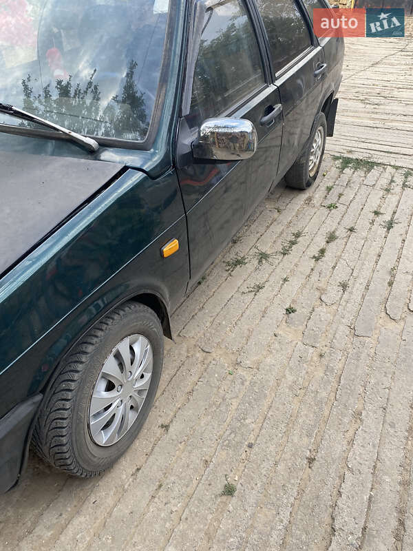 Хэтчбек ВАЗ / Lada 2109 2002 в Тарутине