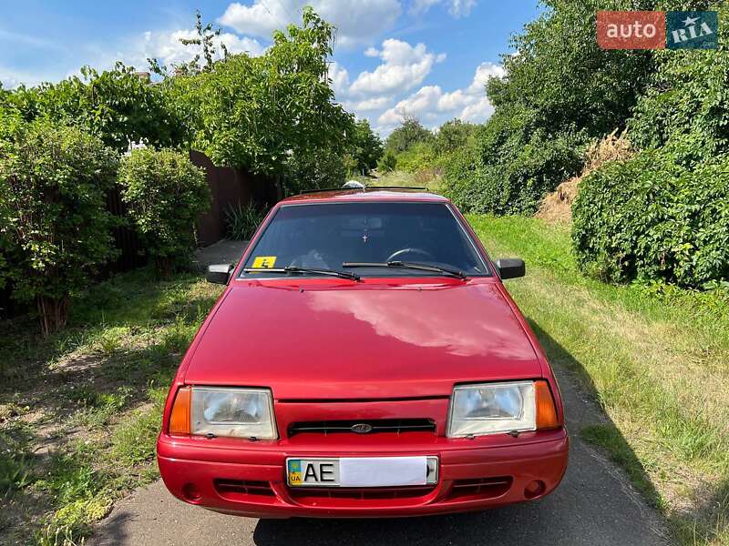 Хэтчбек ВАЗ / Lada 2109 1998 в Кривом Роге фото 3 Хэтчбек ВАЗ / Lada 2109 1998 в Кривом Роге