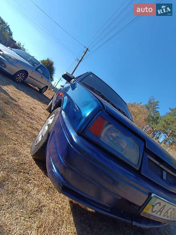 Хэтчбек ВАЗ / Lada 2109 2002 в Каневе