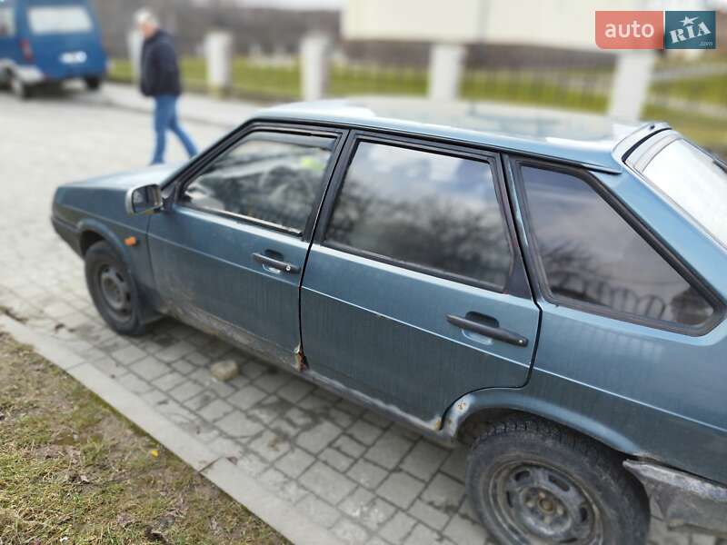 Хэтчбек ВАЗ / Lada 2109 2001 в Львове фото 4 Хэтчбек ВАЗ / Lada 2109 2001 в Львове