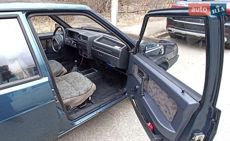 Хэтчбек ВАЗ / Lada 2109 2004 в Киеве