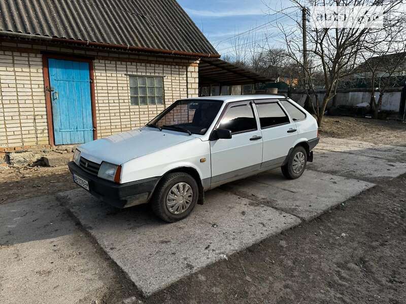Хэтчбек ВАЗ / Lada 2109 2004 в Немирове
