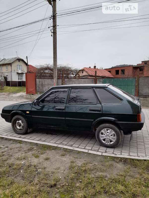 Хэтчбек ВАЗ / Lada 2109 2003 в Золочеве