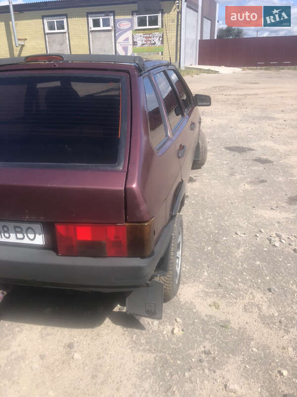 Хэтчбек ВАЗ / Lada 2109 2000 в Александровке