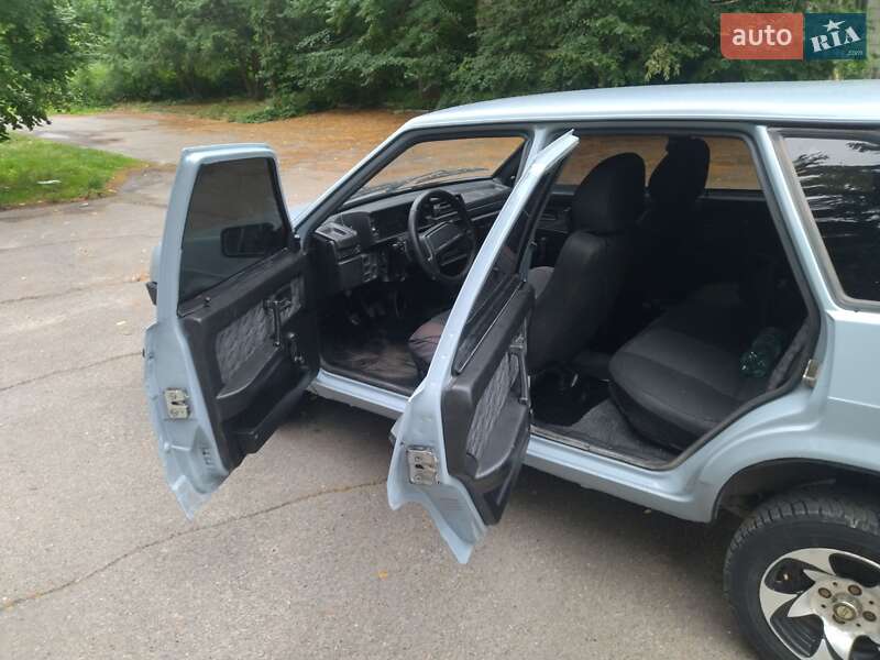 Хэтчбек ВАЗ / Lada 2109 2002 в Сумах