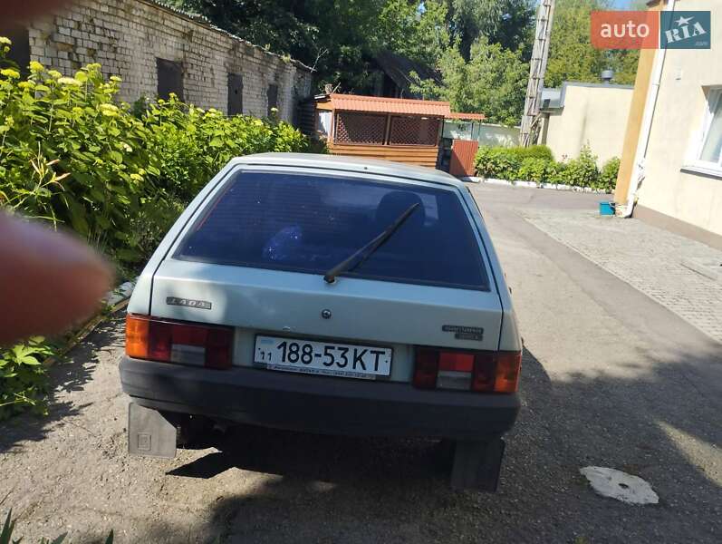 Хэтчбек ВАЗ / Lada 2109 2002 в Ровно