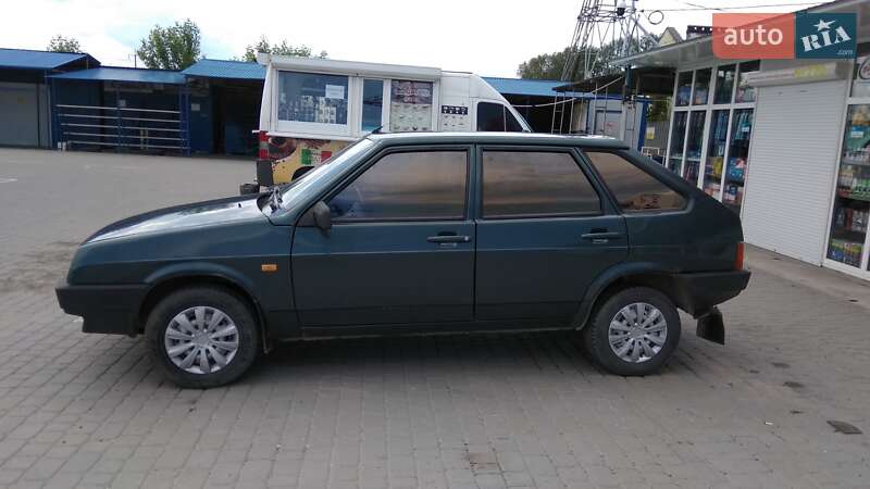 Хэтчбек ВАЗ / Lada 2109 2005 в Черновцах