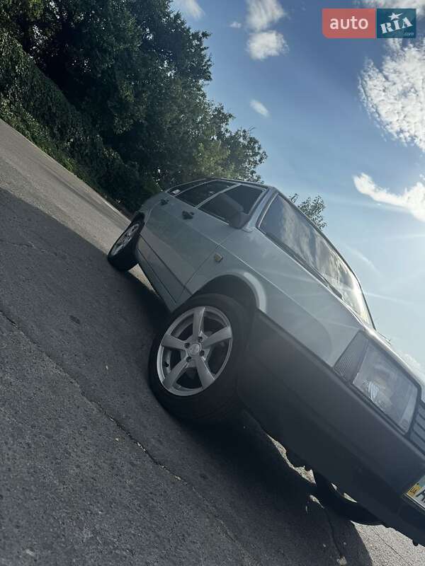 Хэтчбек ВАЗ / Lada 2109 2005 в Запорожье